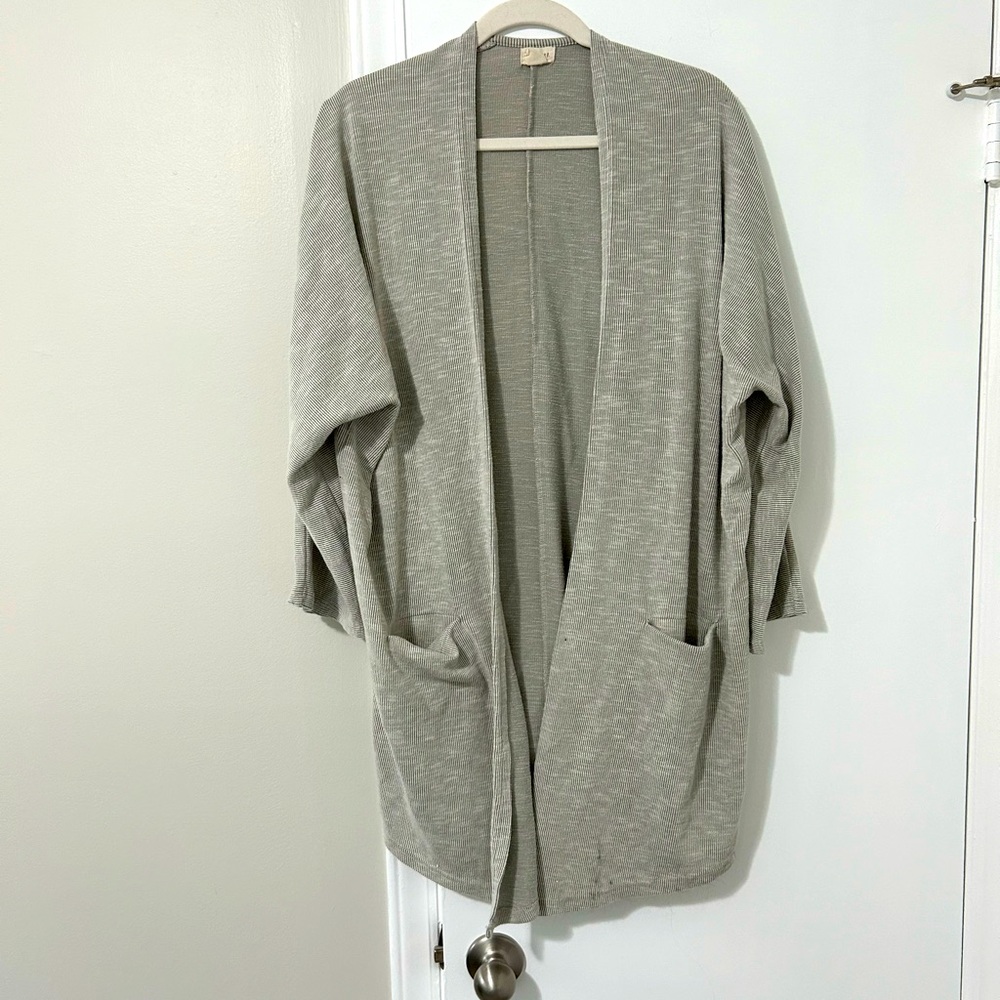 3/4 lengths light sweater cardigan